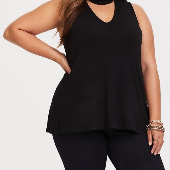 Cold shoulder black torrid top - Picture 5 of 5